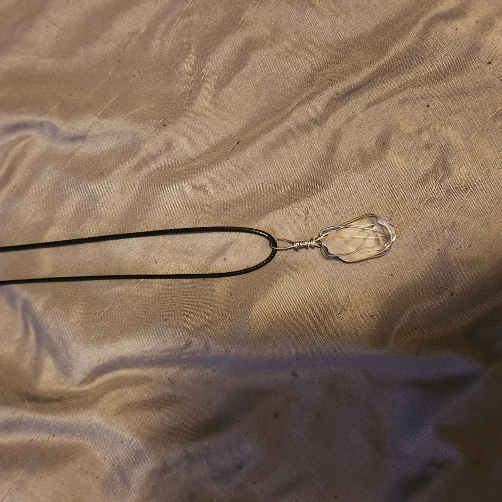 Handmade wire wrap quartz crystal necklace - Picture 3 of 3